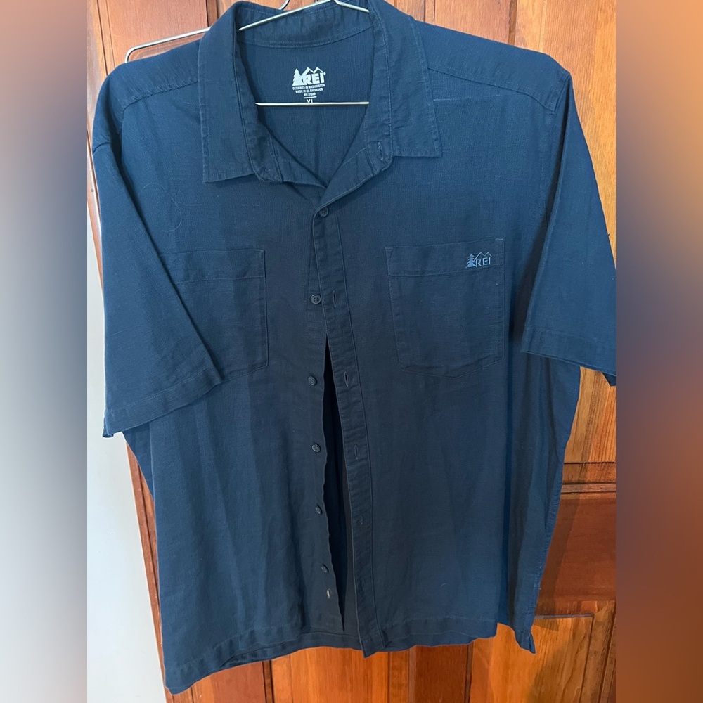 REI XL short sleeve button up